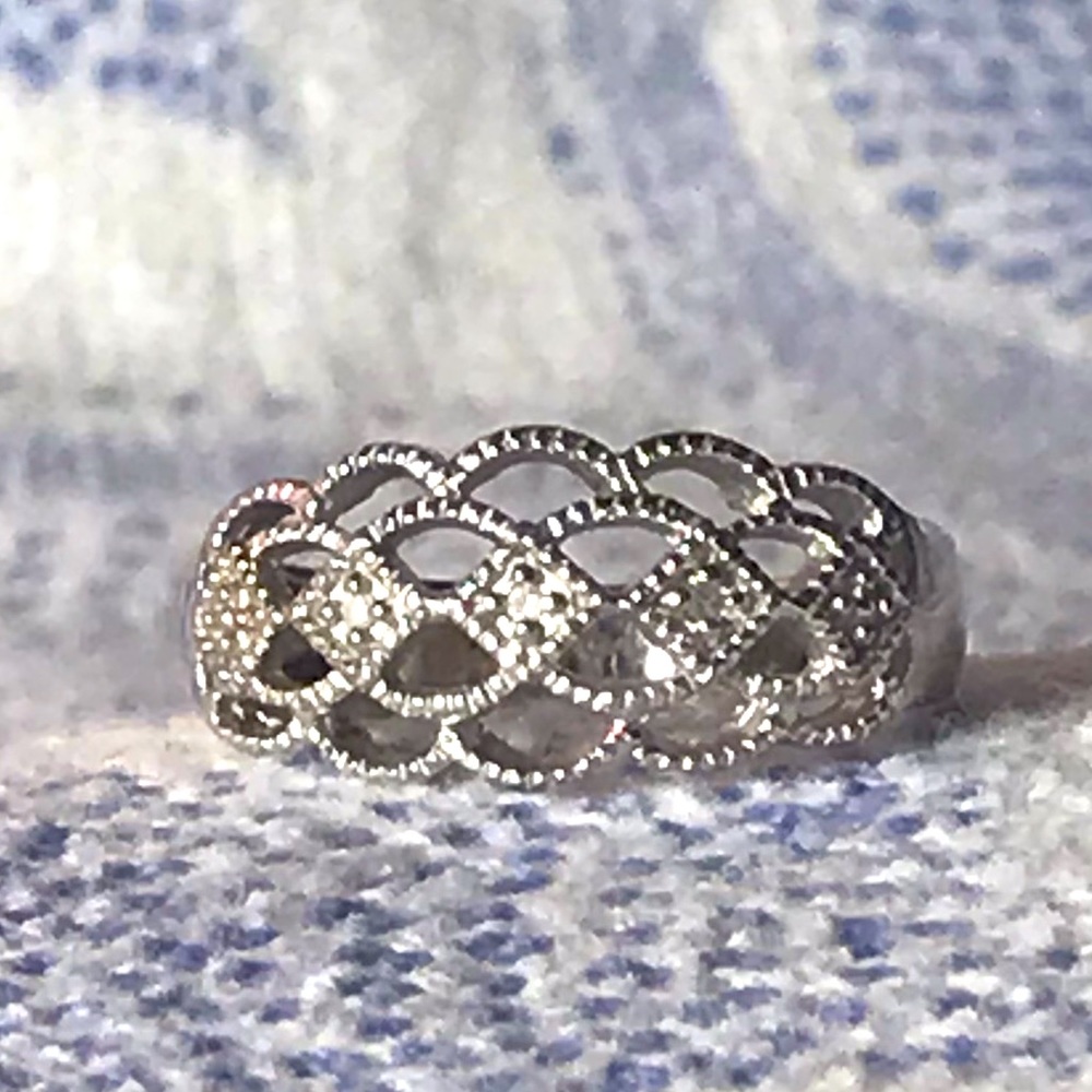 Sterling Silve Ring With 4 Small Diamond Like Stones